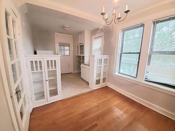 2nd image of 3150 W Belle Plaine Ave APT 2N