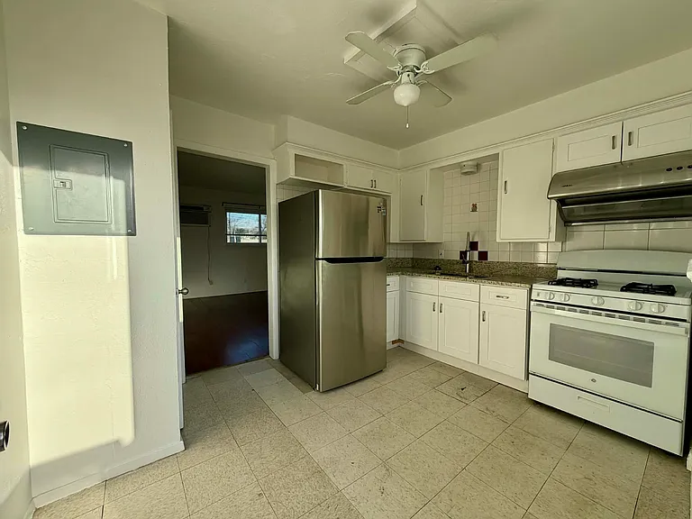 321 La Salle Dr — Photo 4