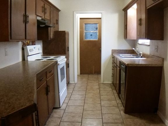 3rd image of 1113 SW 78th Ter