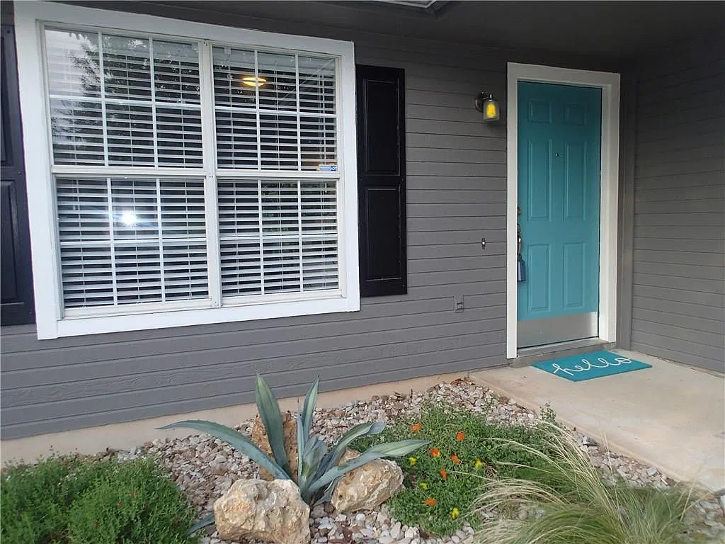3 bed, 1.0 bath, 1028 sqft, $2,250 — Photo 4