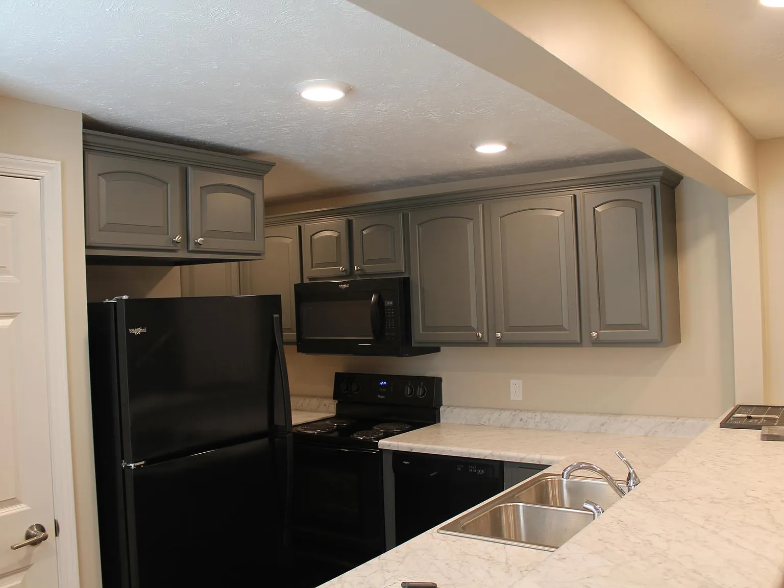 3 bed, 1115 sqft, $1,550 — Photo 2