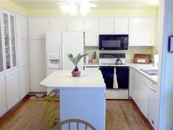 3rd image of 5645 E Hillcrest Dr