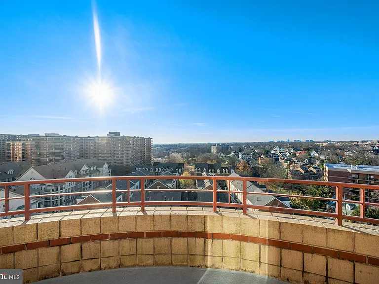 2400 Clarendon Blvd #Penthouse 12 — Photo 25