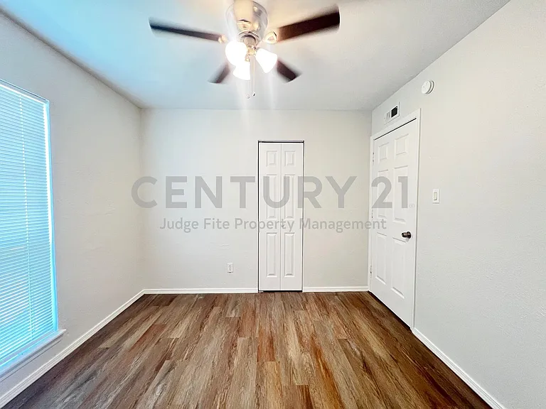 1308 Mistywood Ln — Photo 8