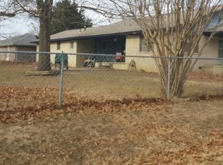 521 E Gentry Ave, Checotah, OK 74426