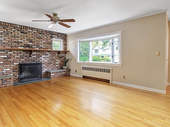 5th image of 160 Littleworth Ln