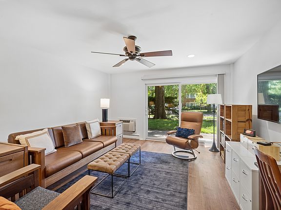 2nd image of 250 Ridge Ave APT 1C