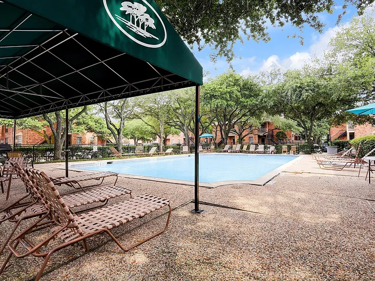 2255 Braeswood Park Dr #137 — Photo 4