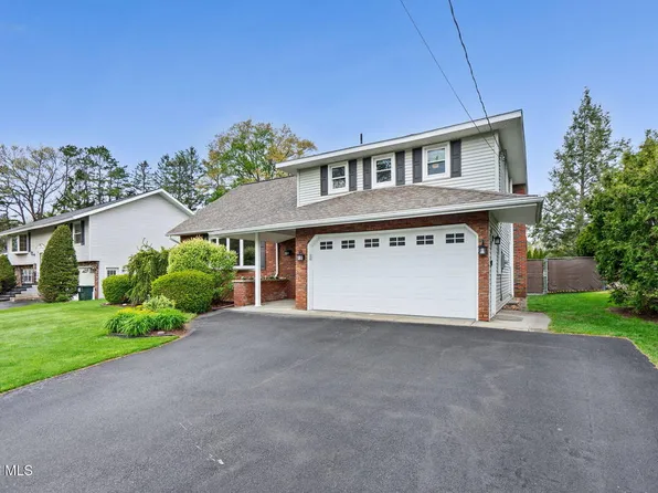 4 Columba Dr, Schenectady, NY 12306
