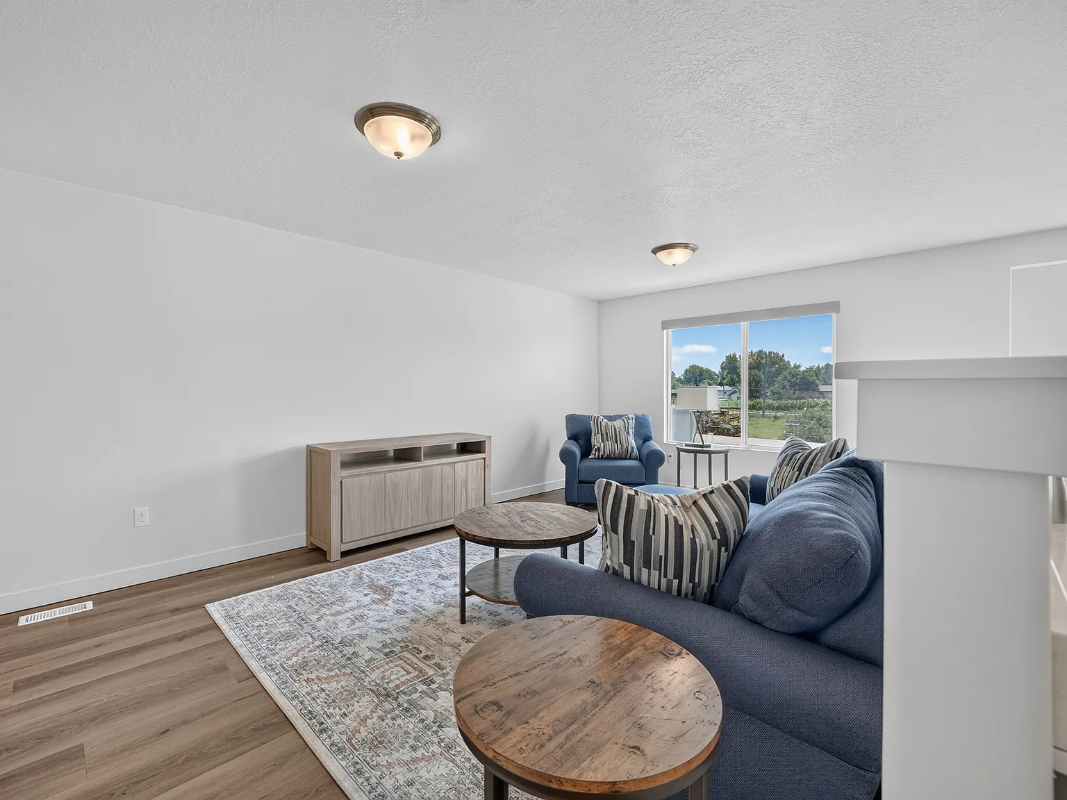 4 bed, $899 — Photo 4