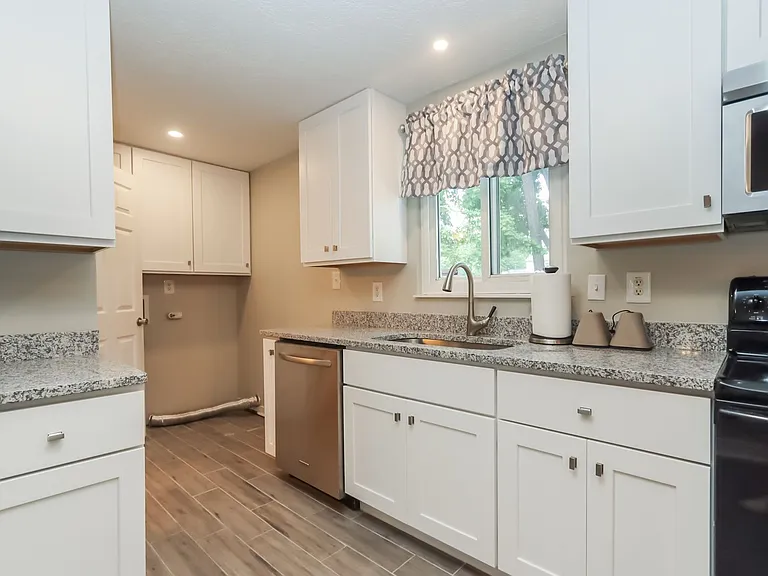 531 Ashwood Dr — Photo 11