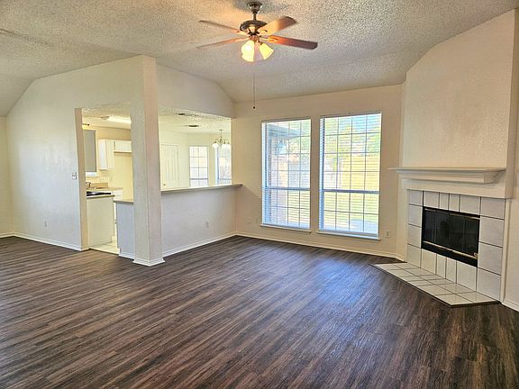 3rd image of 2918 Hollow Oak Dr