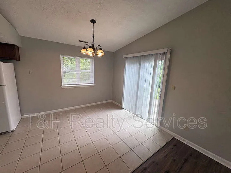 1527 Stacy Lynn Dr — Photo 4