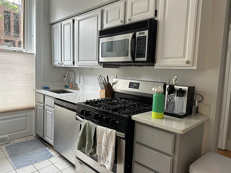 208 W Willow St #1 — Photo 4