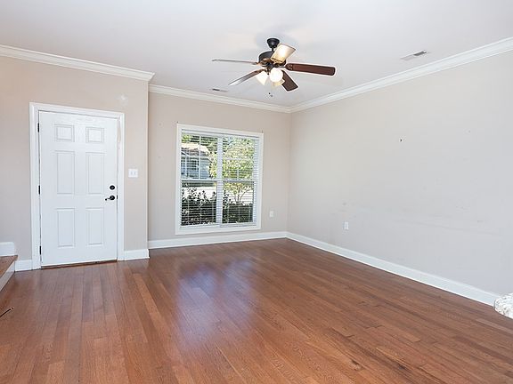 4th image of 2704 Woodlawn Dr Unit 1