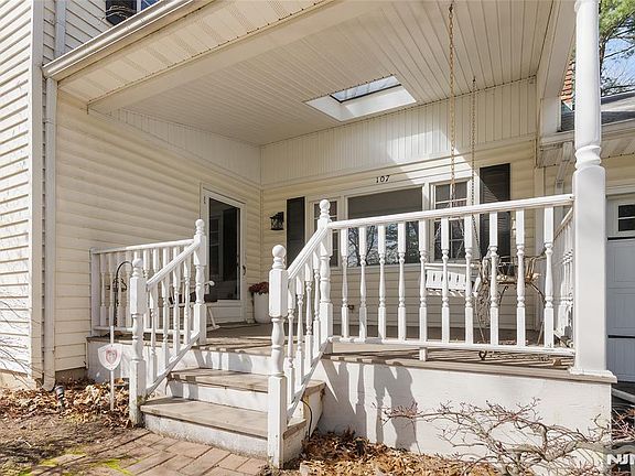 2nd image of 107 Buckingham Dr