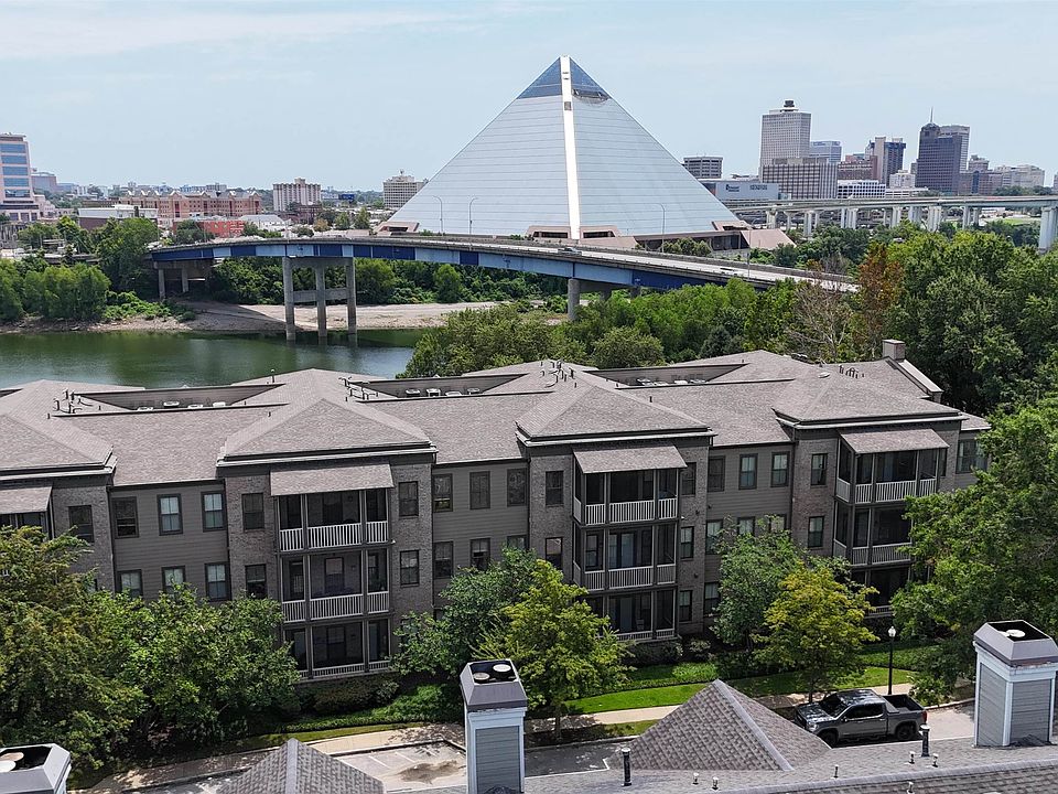 1st image of 680 Harbor Bend Rd APT 303