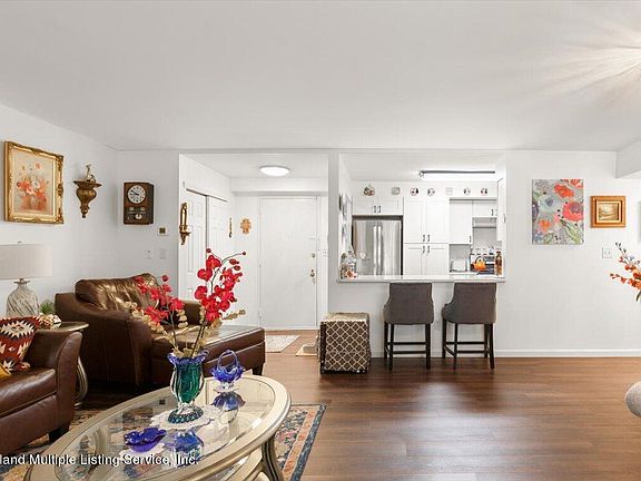 3rd image of 95 Essex Dr APT 4E