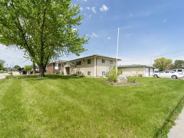 1501 W 3rd St #1, Vinton, IA 52349