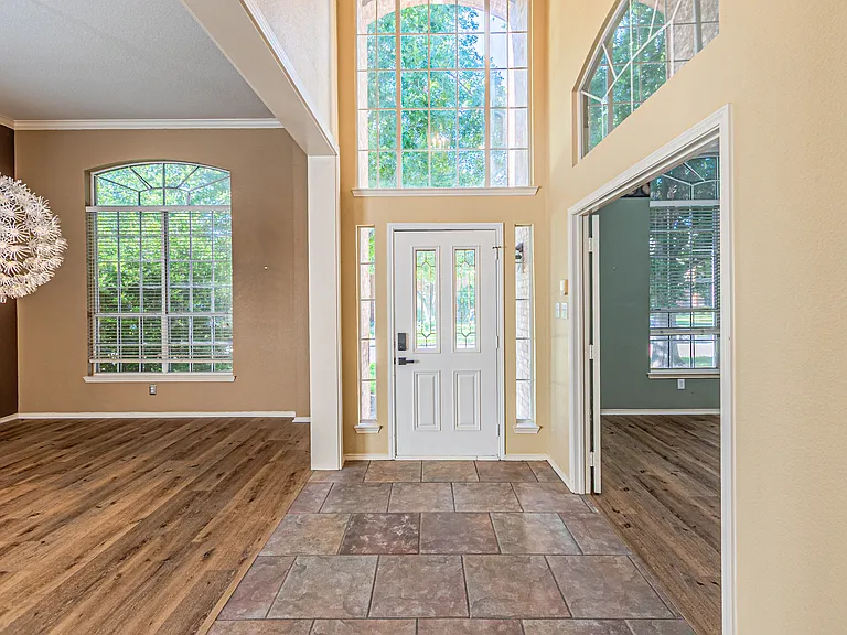 2425 Kittyhawk Dr — Photo 4