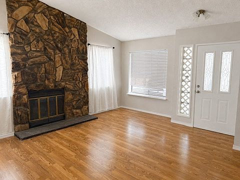 2nd image of 2533 Topaz Ln