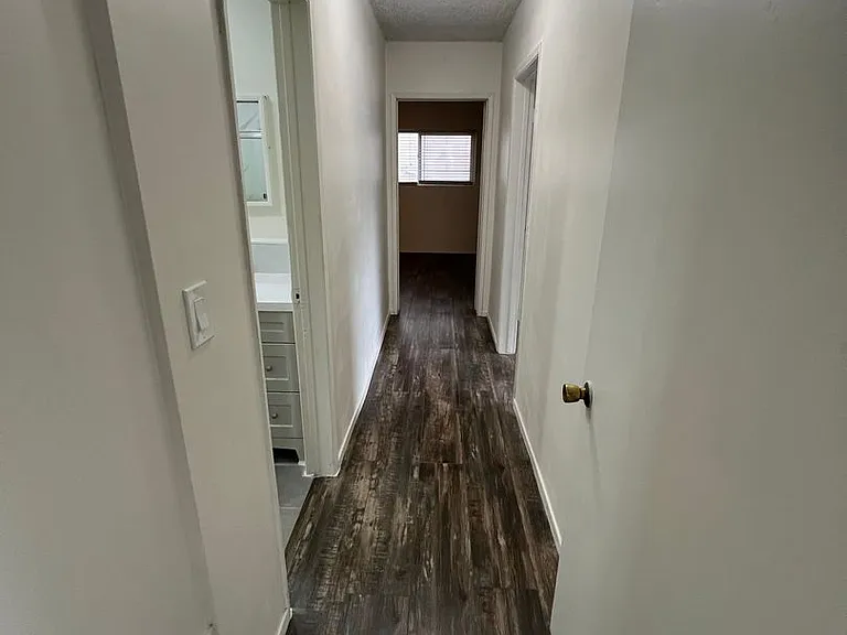 741 S Hobart Blvd — Photo 10