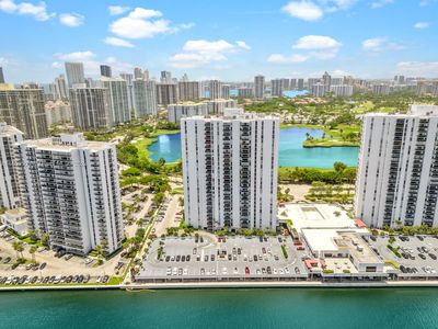 3675 N Country Club Dr APT 2402, Aventura, FL, 33180