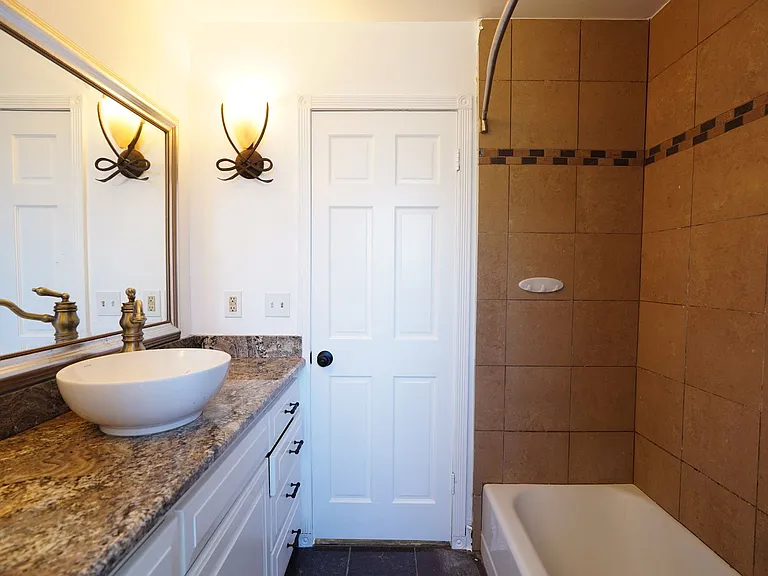 719 Esther Way — Photo 21