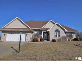 206 Silver Creek Dr, Washington, IL 61571