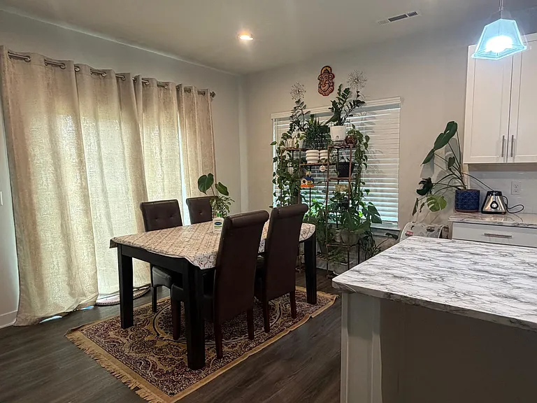 300 Finnegan Ct — Photo 9