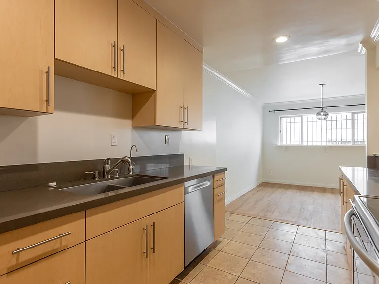 1539 N Laurel Ave #103 — Photo 17