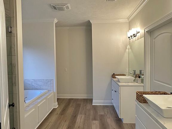 3rd image of 524 Abbey Rd