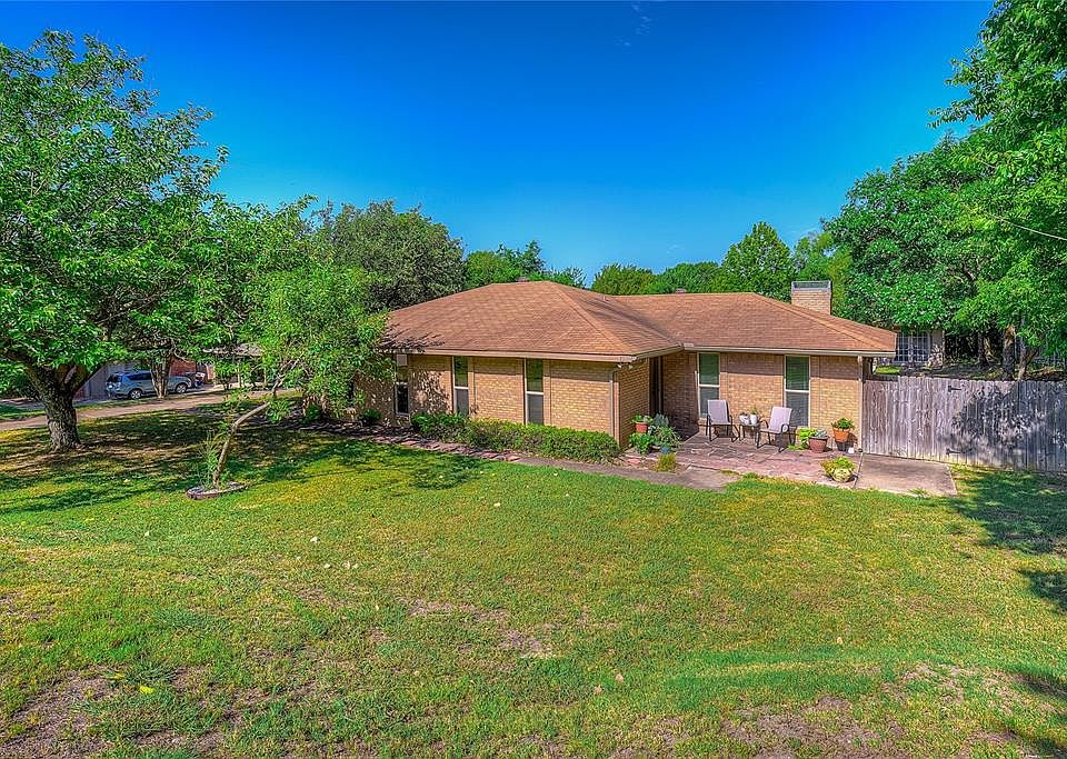 1st image of 21 Amity Ln