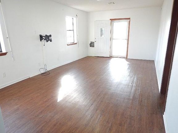 3rd image of 619 Pailet Ave