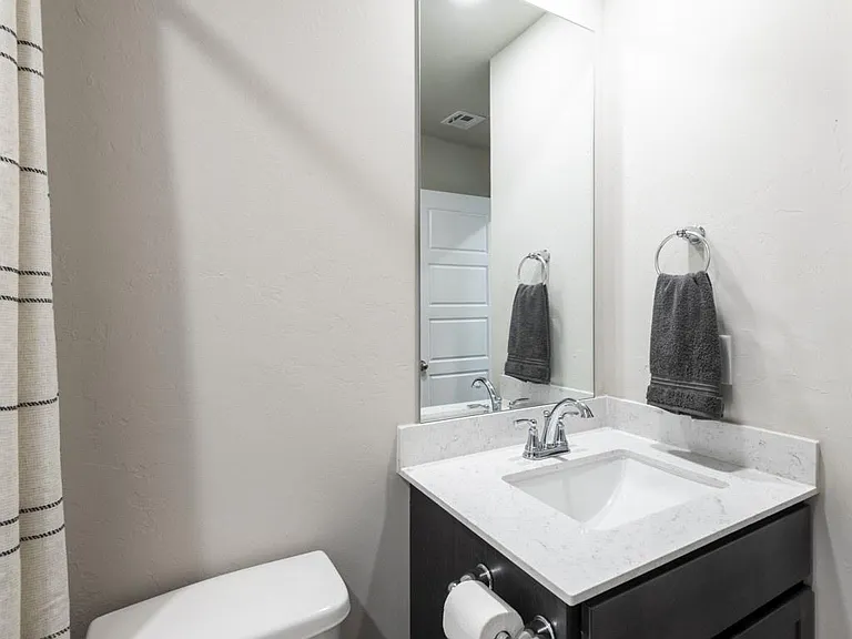 E 159th Pl S — Photo 16