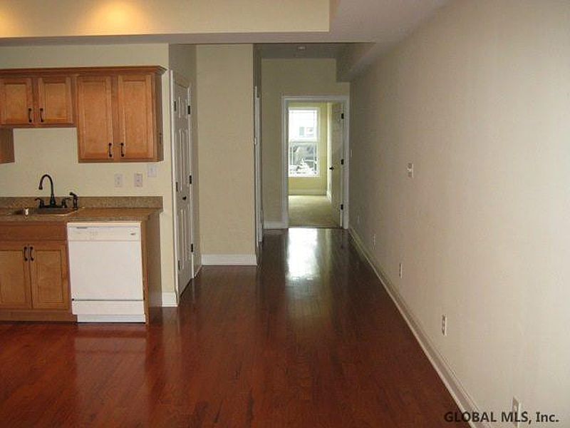 3rd image of 80C MAPLE Avenue