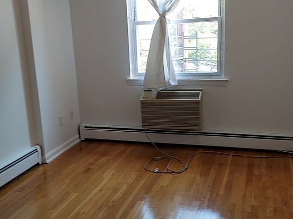 3rd image of 524 Kappock St Floor 2