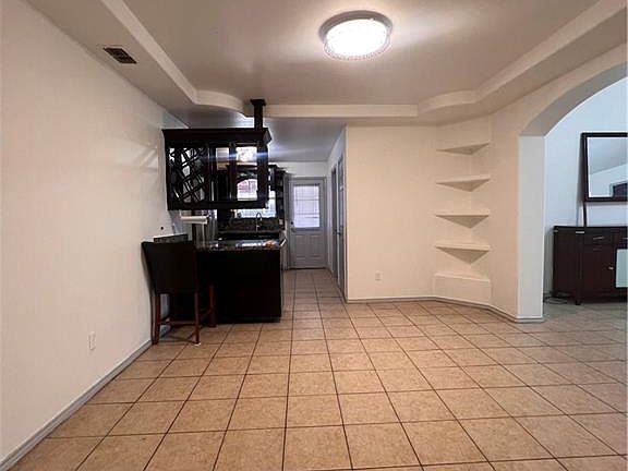 5th image of 3001 E Camelia Ave