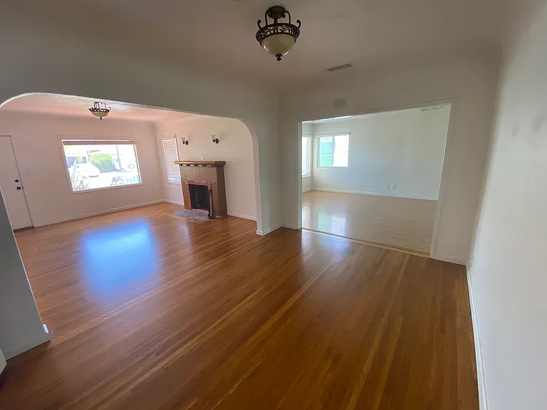 4646 Winona Ave — Photo 3