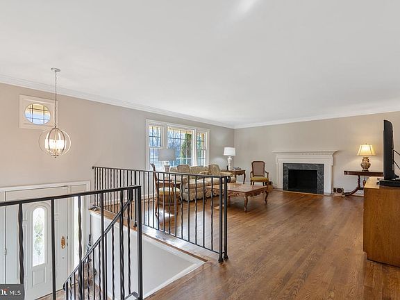 3rd image of 8807 Teresa Ann Ct