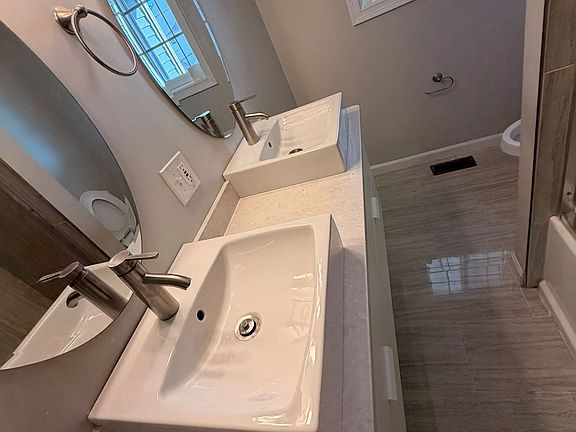 4th image of 116 Cass St #1