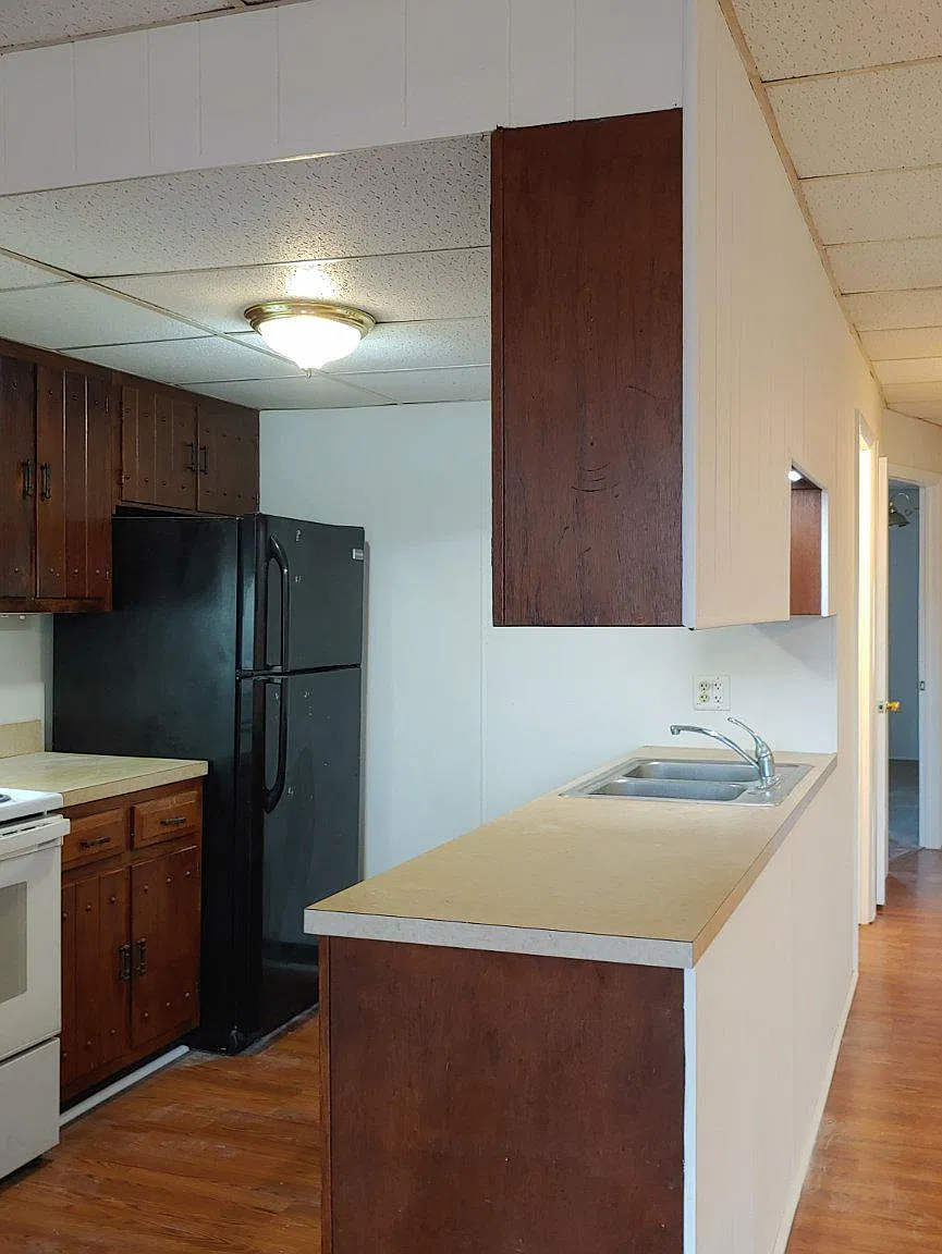 3 bed, 1.0 bath, 1325 sqft, $1,400 — Photo 4