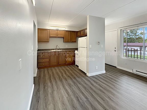 3rd image of 500 Cedar St NE APT 4