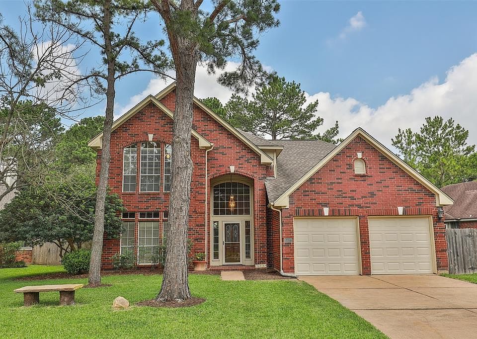 Welcome to to this lovely David Weekley home in the heart of the premier master-planned community of Copperfield in Northwest Houston.