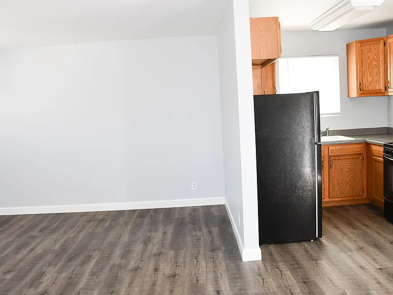 155 N Bitterbush St #B — Photo 9