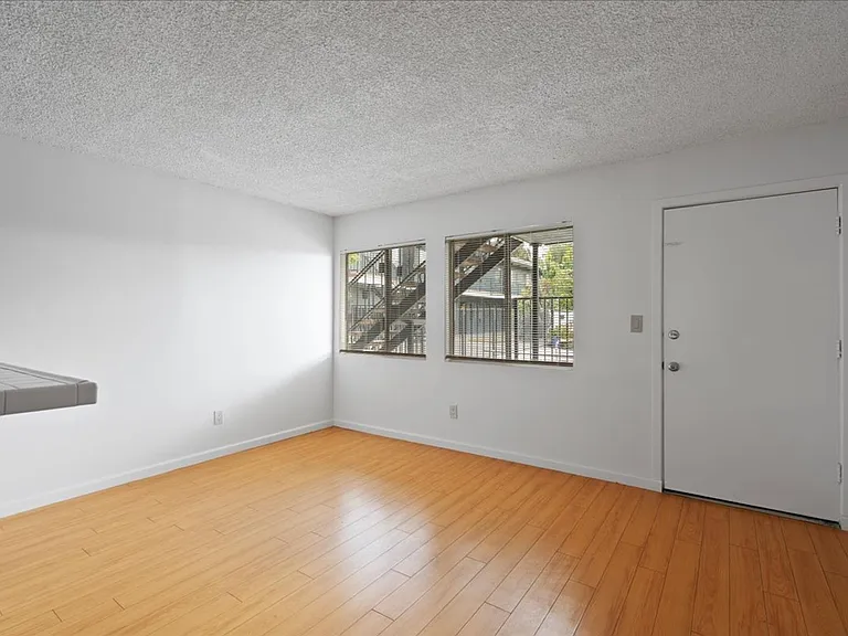 3819 Stockbridge Ave — Photo 4