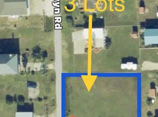 910 Selwyn Rd, Crystal Beach, TX 77650
