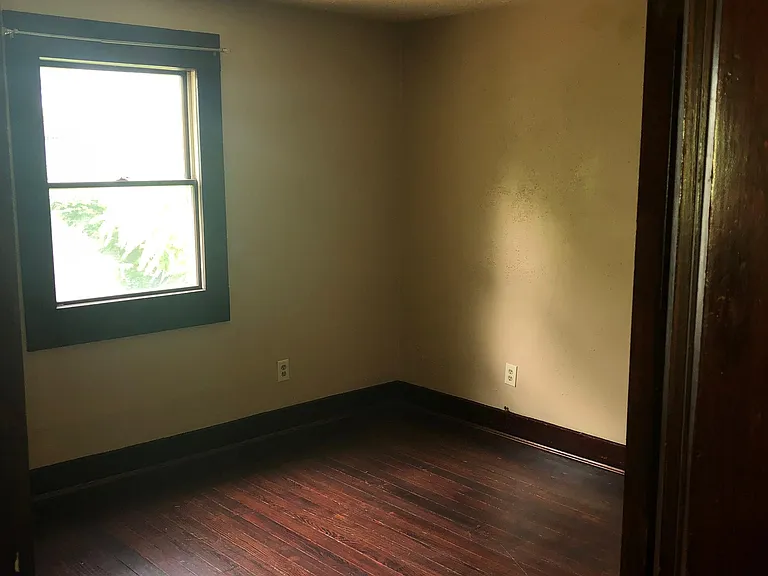 1820 Clarendon Ave — Photo 9