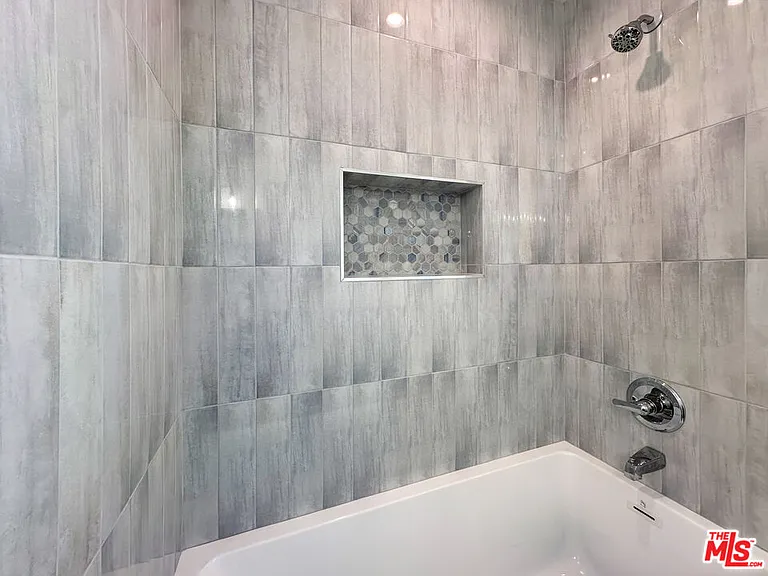 5930 Willoughby Ave — Photo 23