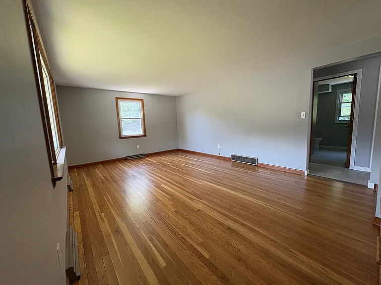 136 Putney Dr — Photo 5